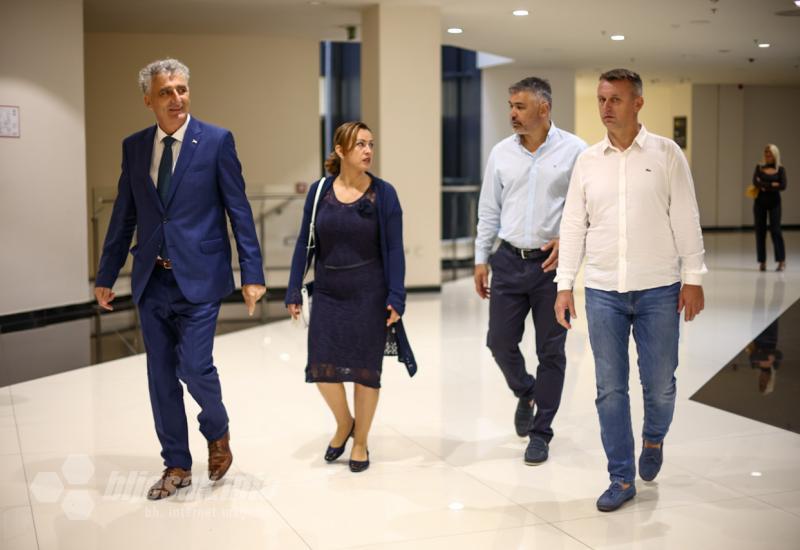 FOTO | Dodik obećao 3 milijuna eura, Nikšić 50.000 KM 